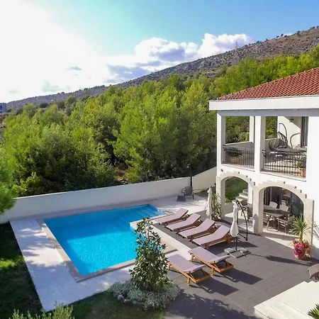 Romano Villa